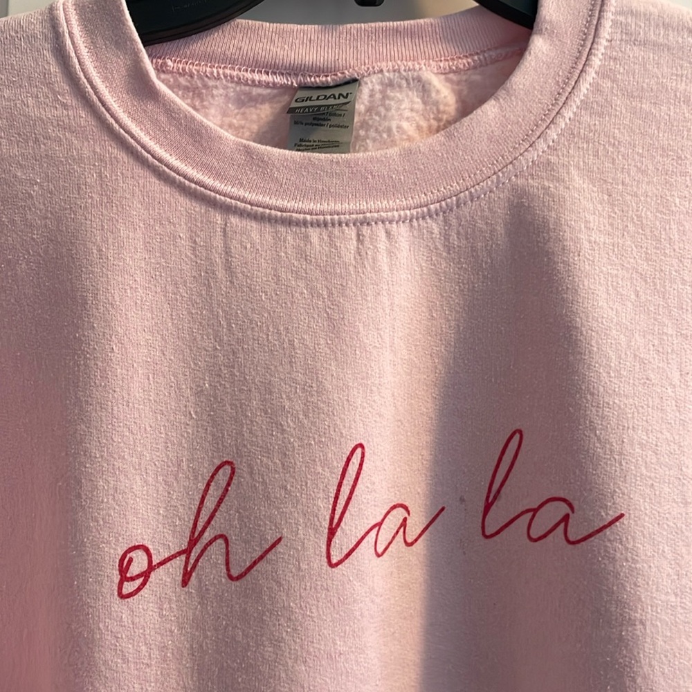 Pink “oh la la” Gildan Sweatshirt